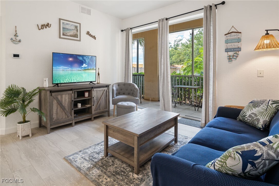 Foto principal - 9025 Colby Dr