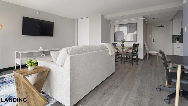 Building Photo - 1922 W Ogden Ave