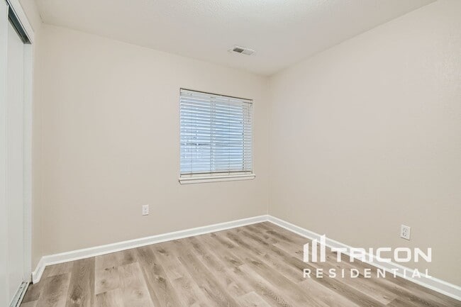 Building Photo - 11046 Oakland Dr