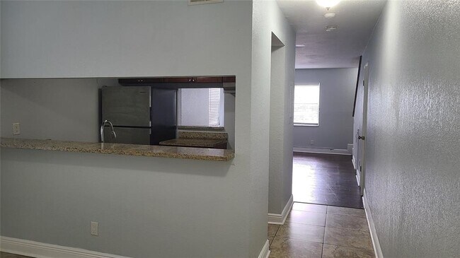 Building Photo - 7102 Waterside Dr