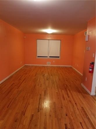 Primary Photo - 321 Bond St