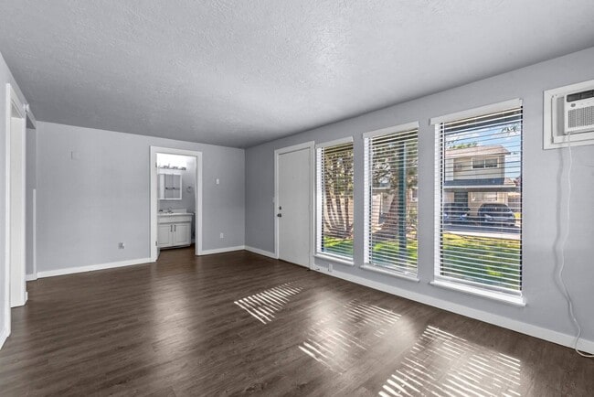 Building Photo - Sugar Pine