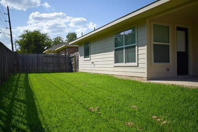 Building Photo - 13421 Raintree Dr