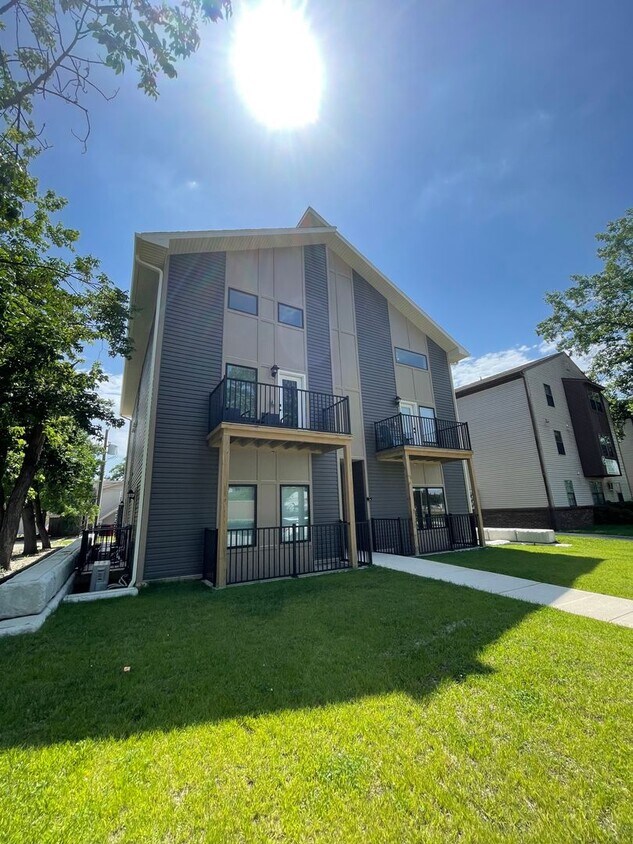 Primary Photo - Grant Street Lofts