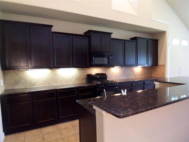 Foto del edificio - You must see this Stunning 2 story Townhou...