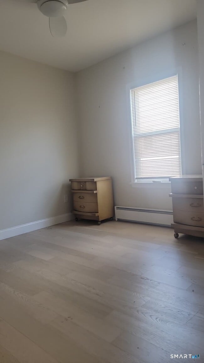 Building Photo - 318 Grovers Ave