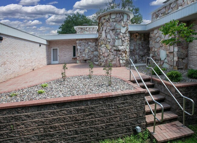 Foto del edificio - Luxury Riverfront Home