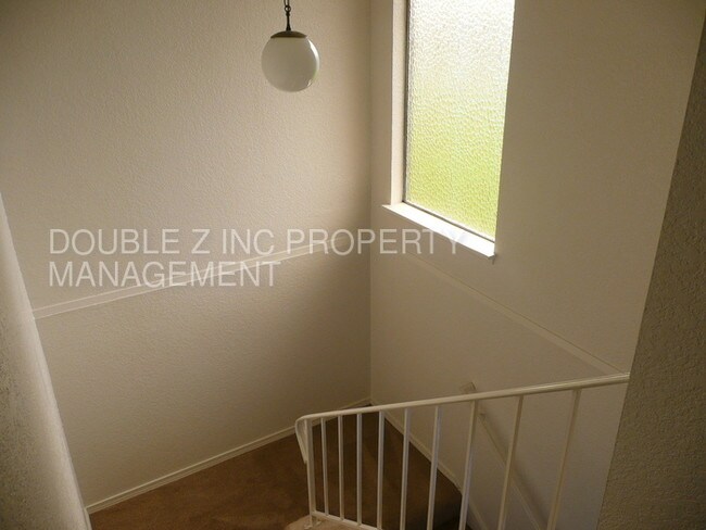 Foto del edificio - Cute 2 Bedroom Townhouse Near River Road!