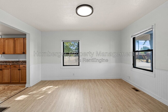 Building Photo - 1327 E Walton Ave