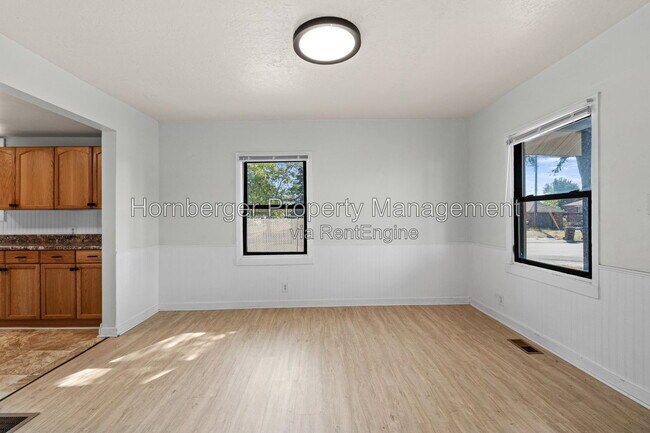 Foto del edificio - 1327 E Walton Ave