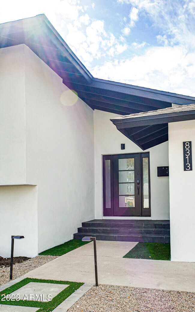 Foto del edificio - 8313 E Montebello Ave