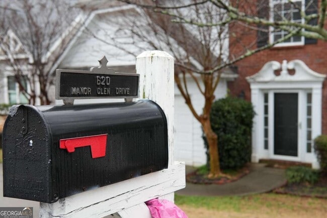 Building Photo - 620 Manor Glen Dr