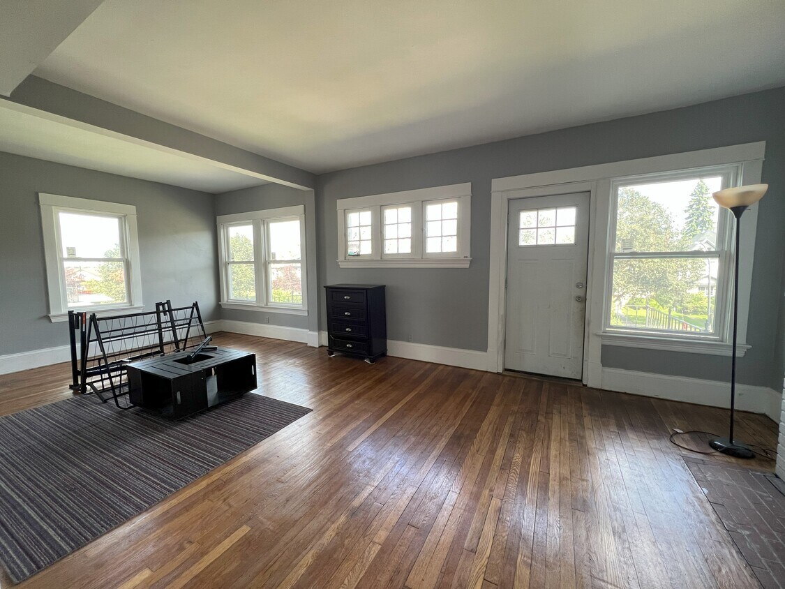 45 Minnesota Ave Unit 2, Buffalo, NY 14214 Apartments in Buffalo, NY