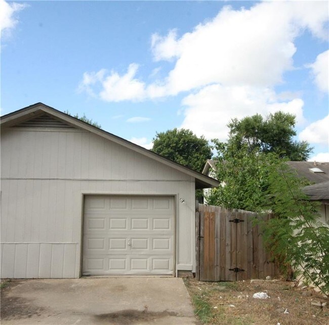 Foto del edificio - 2000 E Stassney Ln