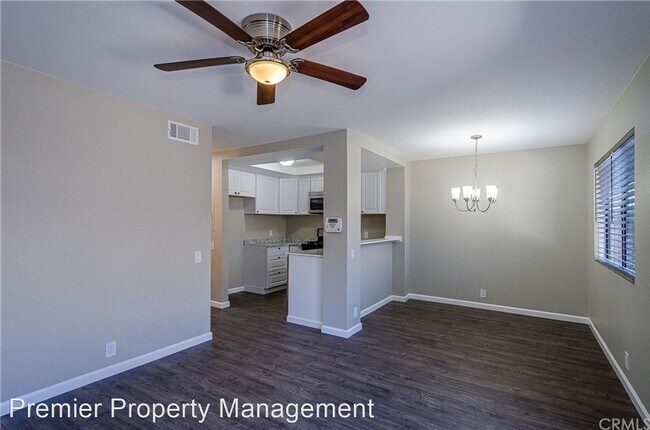 Building Photo - 3 br, 2.5 bath House - 1003 W. Walnut Ave