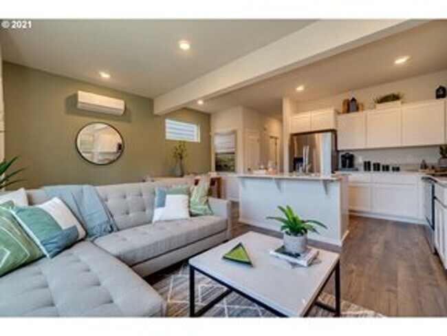 Foto del edificio - 3 Bed 2.5 Bath Home in Vancouver! Stainles...