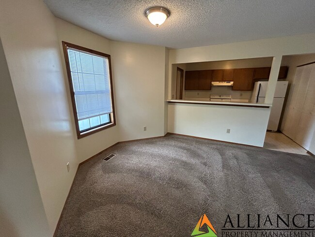 Foto del edificio - Willow Ln. 2313 - 15