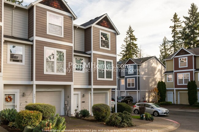 Building Photo - Corner Unit Townhome In Fantastic Aloha! T...