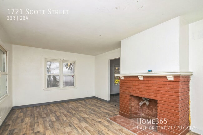 Building Photo - 1721 Scott St