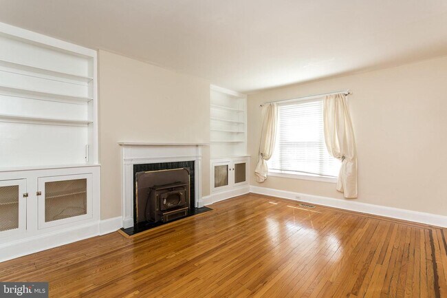Building Photo - 4332 Roland Ave