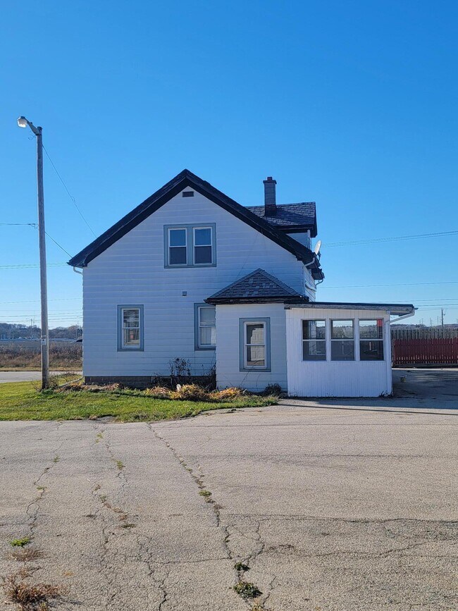 Foto del edificio - 8323 US-41