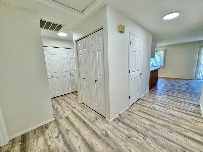 Foto del edificio - Salmon Creek Condo with Swim, hot tub and ...