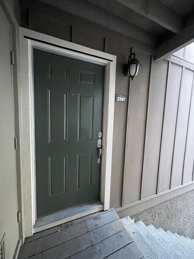 Building Photo - 2297 Lakeview Cir