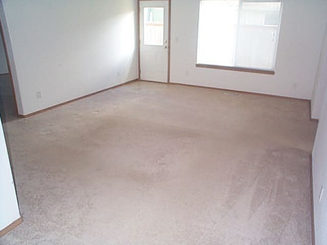 Foto del edificio - 751 NW Desert Pine St