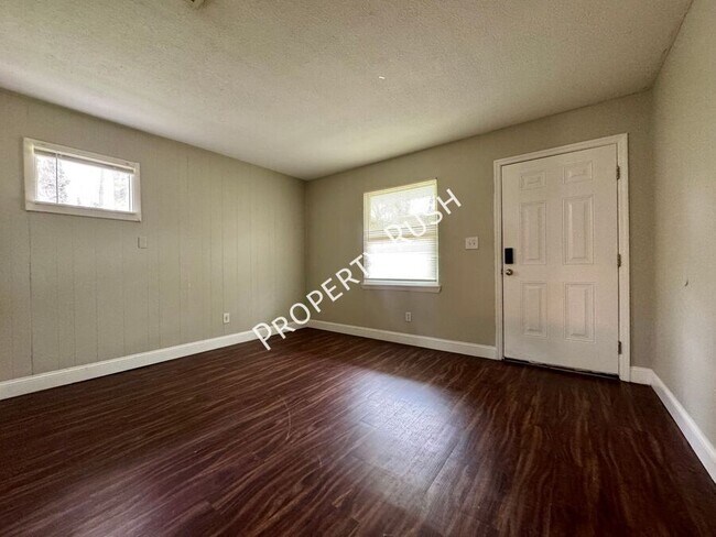 Foto del edificio - 6303 Walden Ave