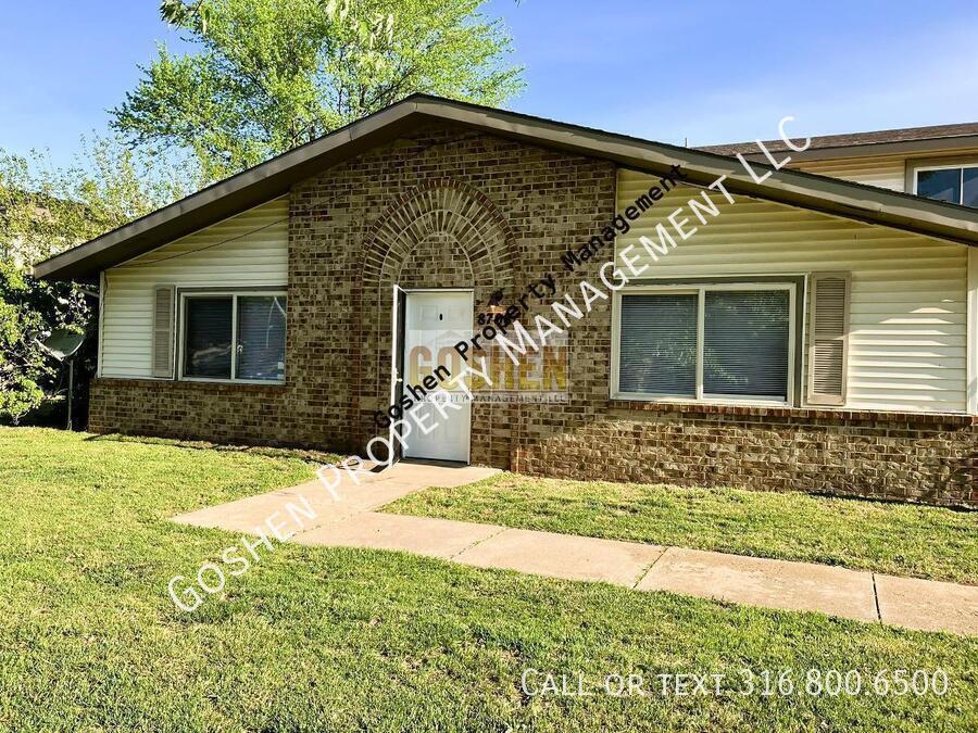 Foto principal - 8708 W University St