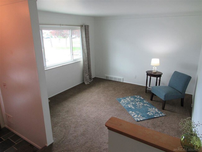 Foto del edificio - 38909 Lakeshore Dr