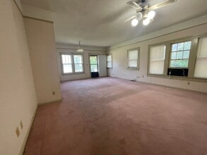 Building Photo - 610 N Beard Ave