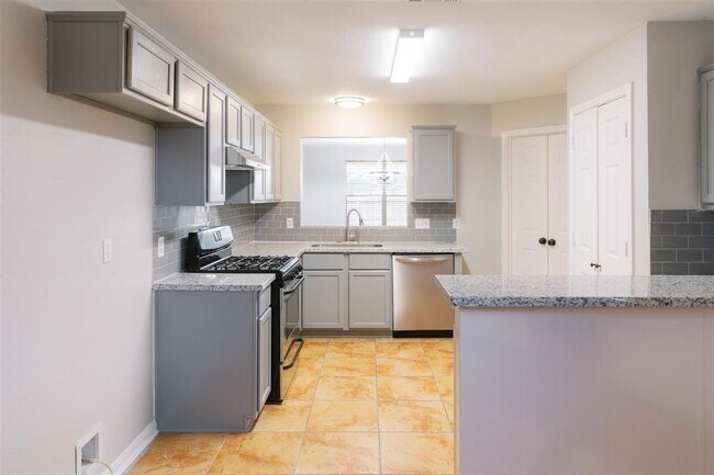 Building Photo - 6510 Larissa Cir