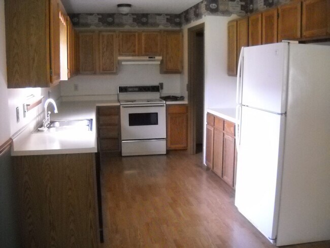 Foto del edificio - 3 BR, 2 BA, 2 Car Garage ranch home located near Horton Smith Golf Course & Nathaniel Greene Park.