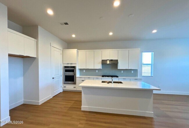 Foto del edificio - 7328 Oakmont Ln