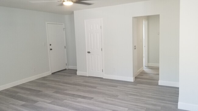 SALA DE ESTAR - 5667 Fountain Ave