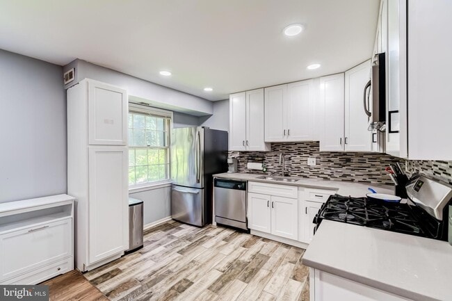 Foto del edificio - 6012 Westchester Park Dr