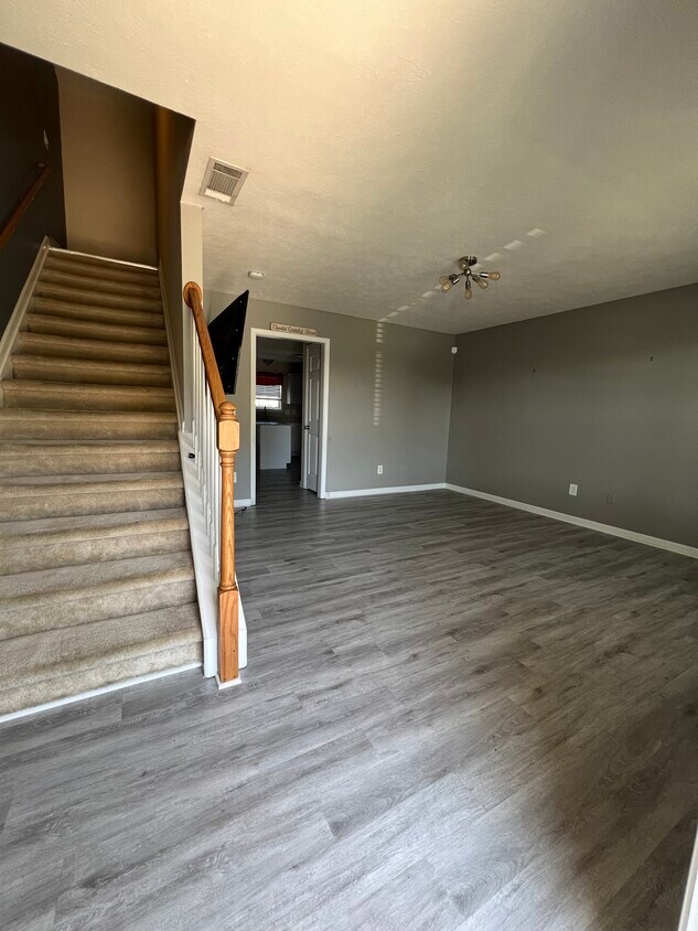 Primary Photo - 129 Oak Valley Cir