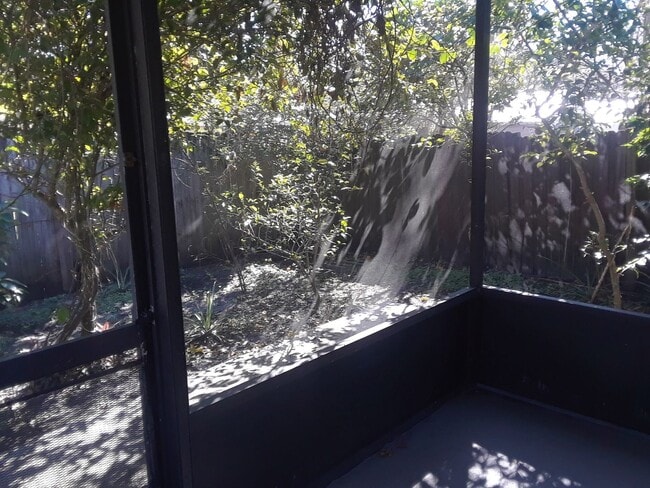 Foto del edificio - 1303 Candlewyck Dr