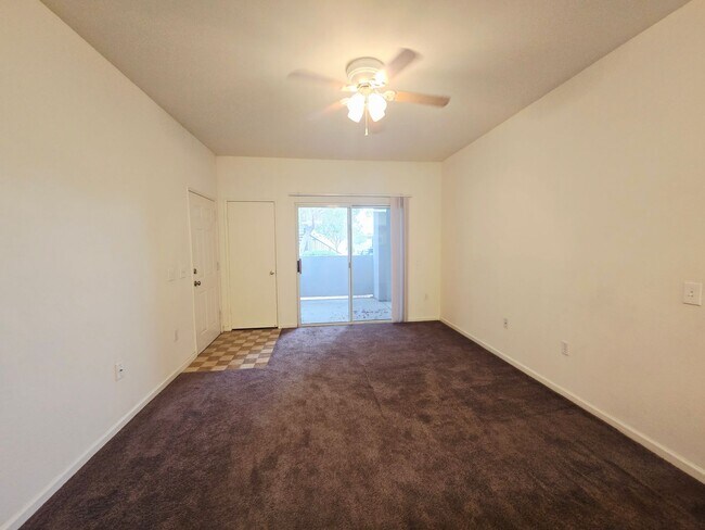 Foto del edificio - BEAUTIFUL 2 BEDROOM / 2 BATH LOWER LEVEL C...