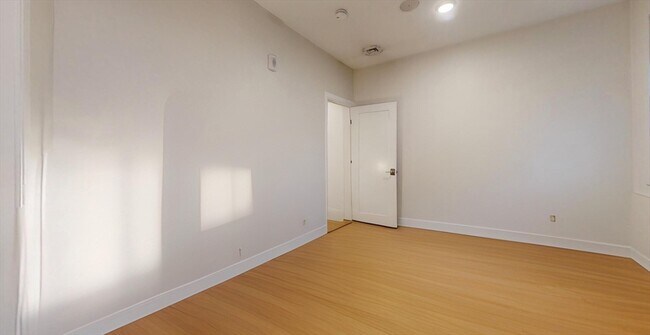 Building Photo - 530 Dorchester Ave
