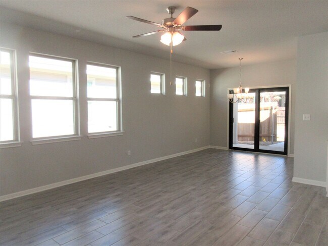 Foto del edificio - 3-Bedroom/2-bath in Crystal Springs - Leander ISD