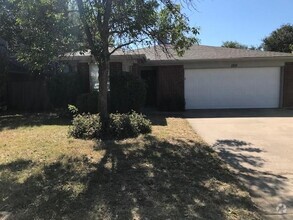 Building Photo - 1355 Lincolnshire Way