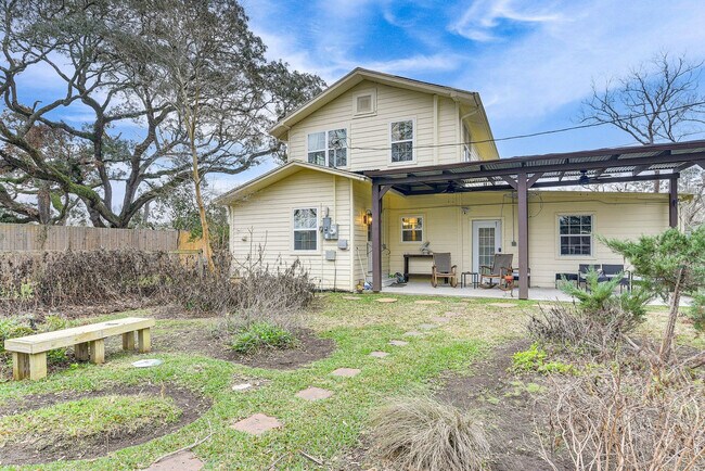Building Photo - 5313 Palm Dr