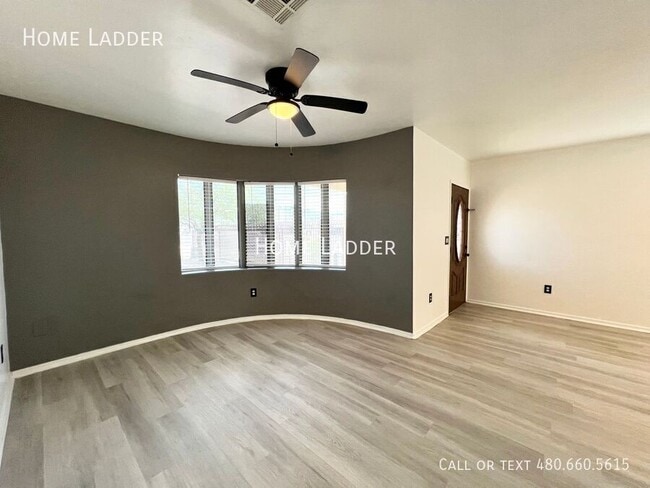 Building Photo - 2115 N Oracle Rd