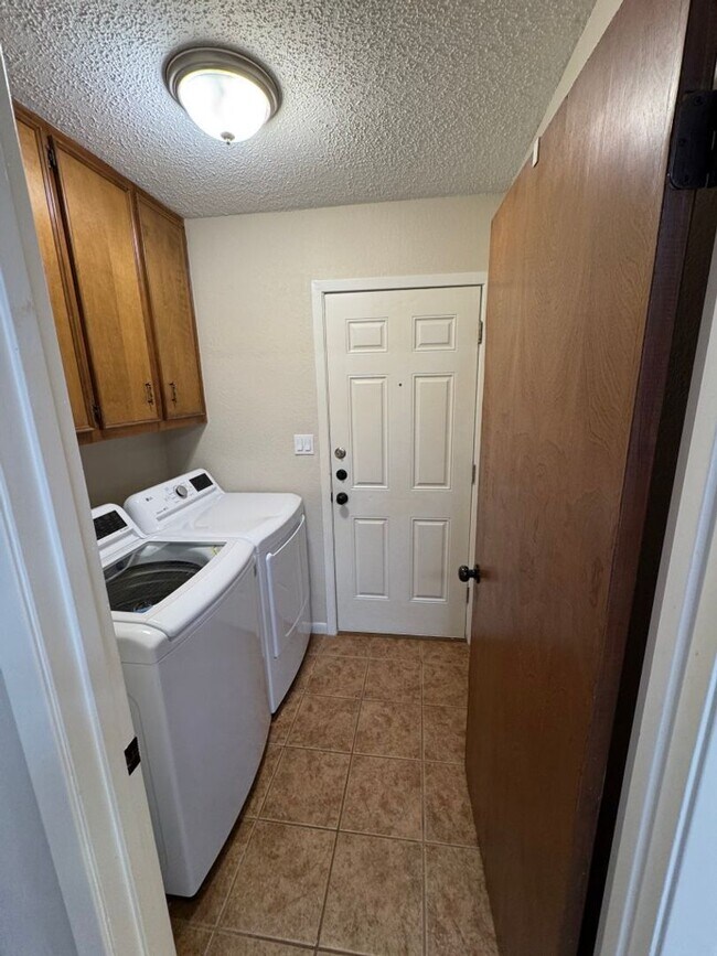 Foto del edificio - Available Now in Greenway Park!