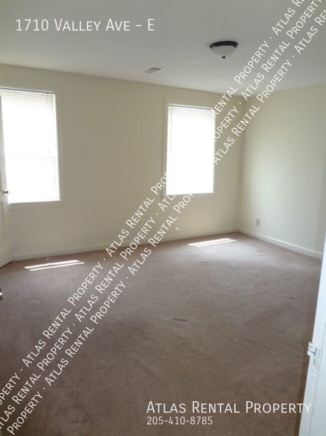 Building Photo - "Charming Homewood Townhouse: Bright, Spac...