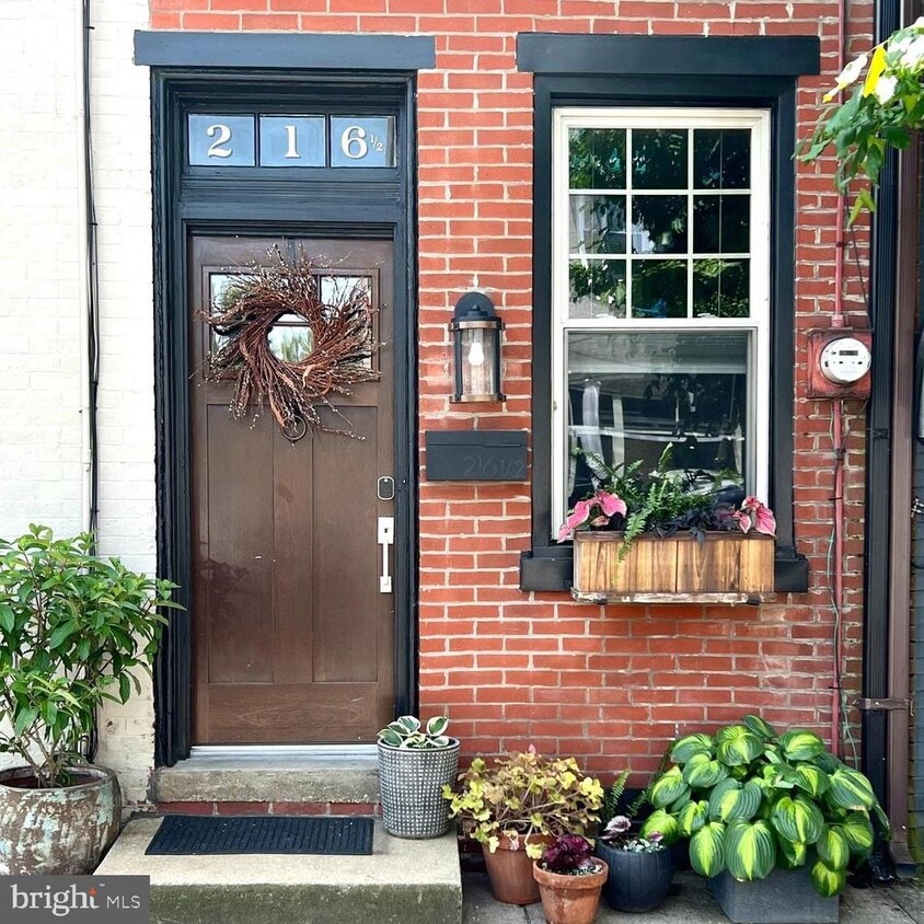 Foto principal - 216-1/2 W Walnut St