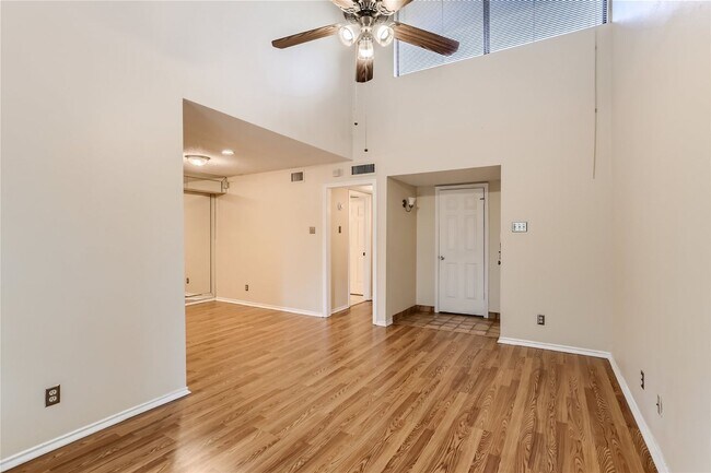 Building Photo - 16301 Ledgemont Ln