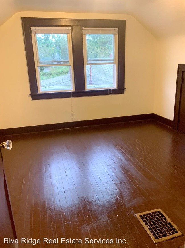 Building Photo - 3 br, 1 bath House - 2734 South Park Road